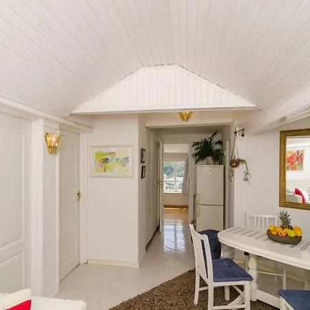 アパート Emma - Two Bedroom With Balcony And Sea View ドゥブロブニク