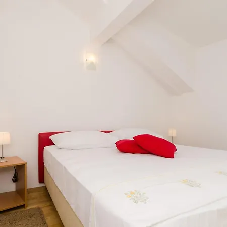 Emma - Two Bedroom With Balcony And Sea View *