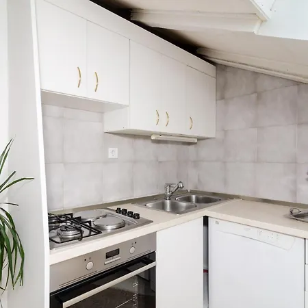 Emma - Two Bedroom With Balcony And Sea View *