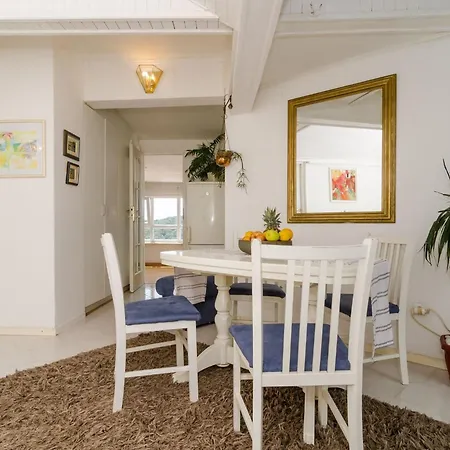 Emma - Two Bedroom With Balcony And Sea View