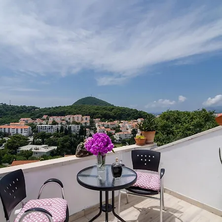 Emma - Two Bedroom With Balcony And Sea View アパート ドゥブロブニク