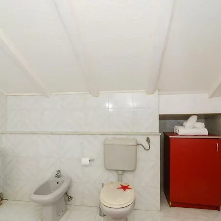 Emma - Two Bedroom With Balcony And Sea View *