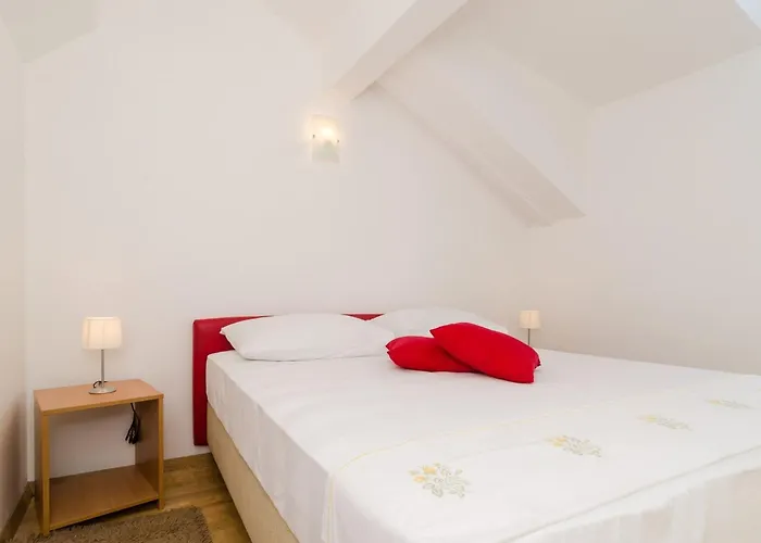 Emma - Two Bedroom With Balcony And Sea View *