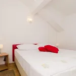 Emma - Two Bedroom With Balcony And Sea View *