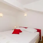Emma - Two Bedroom With Balcony And Sea View Apartman *