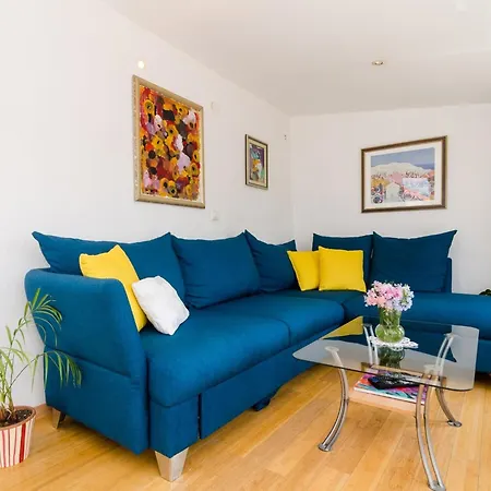 Apartment Emma - Two Bedroom With Balcony And Sea View