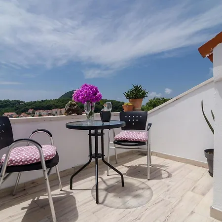 Apartment Emma - Two Bedroom With Balcony And Sea View