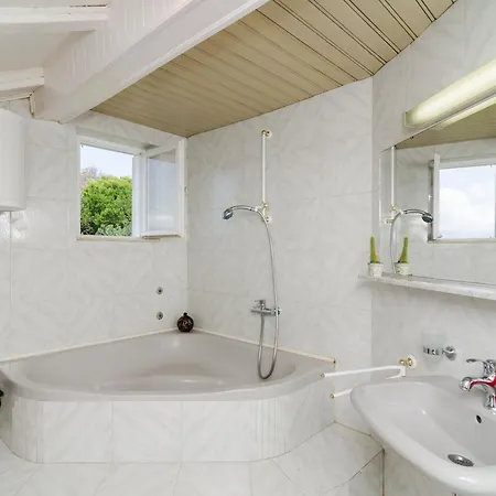 Emma - Two Bedroom With Balcony And Sea View