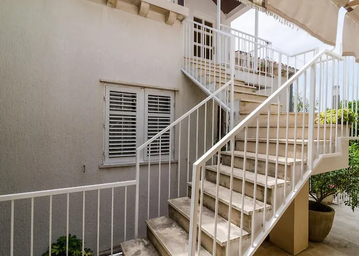 Emma - Two Bedroom With Balcony And Sea View