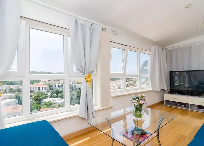 Emma - Two Bedroom With Balcony And Sea View Daire *