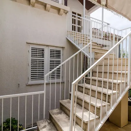 Emma - Two Bedroom With Balcony And Sea View