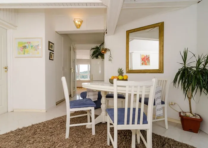 Emma - Two Bedroom With Balcony And Sea View